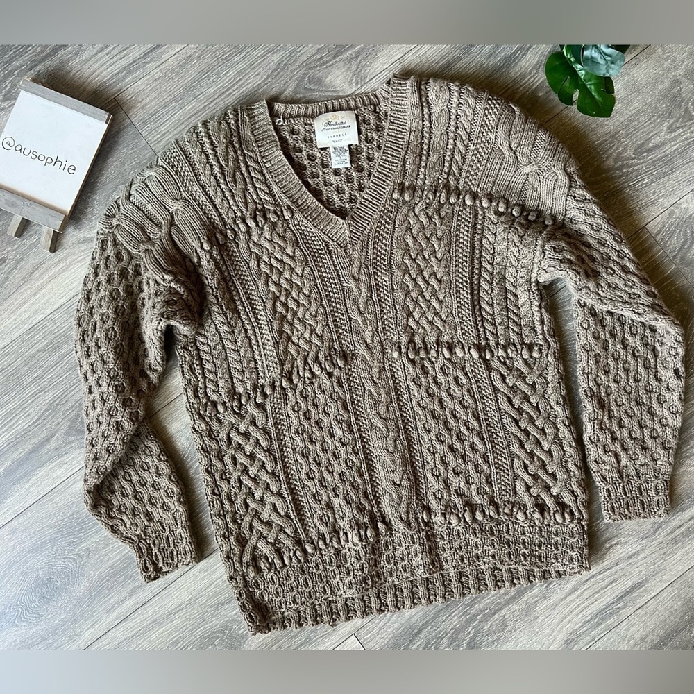 Vintage Express Handknitted Cie International v-neck sweater w shoulder pads S